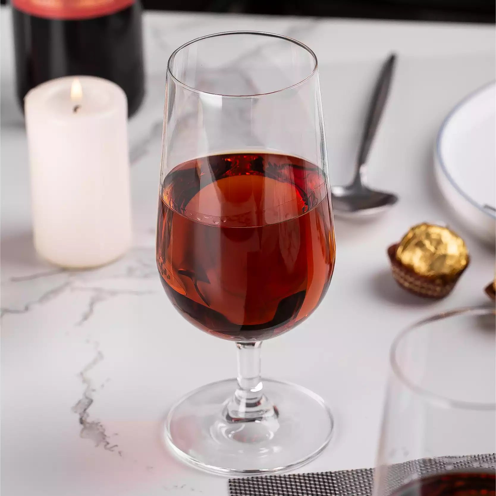 Wine glass with deals lid