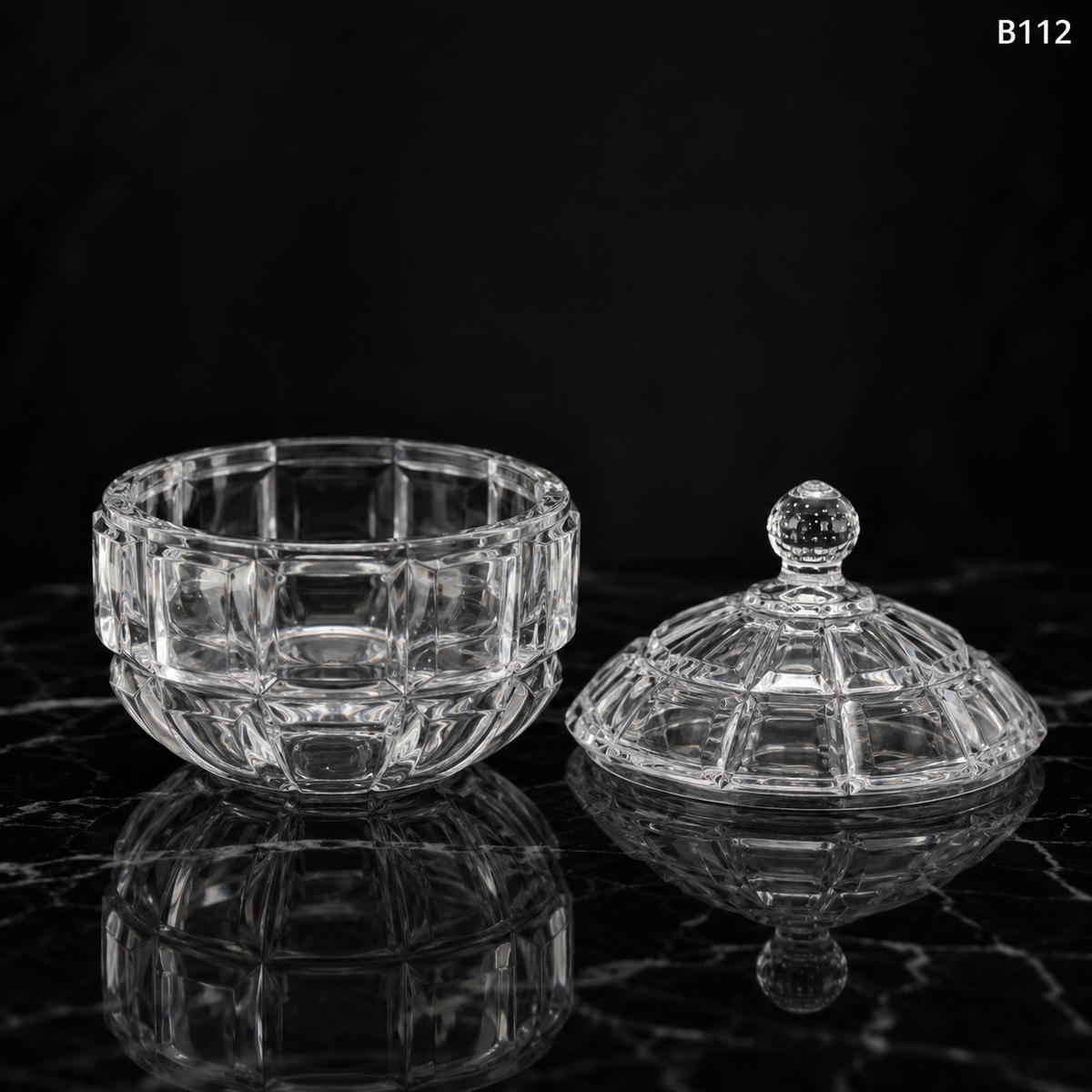 B112 bowl and lid separated view