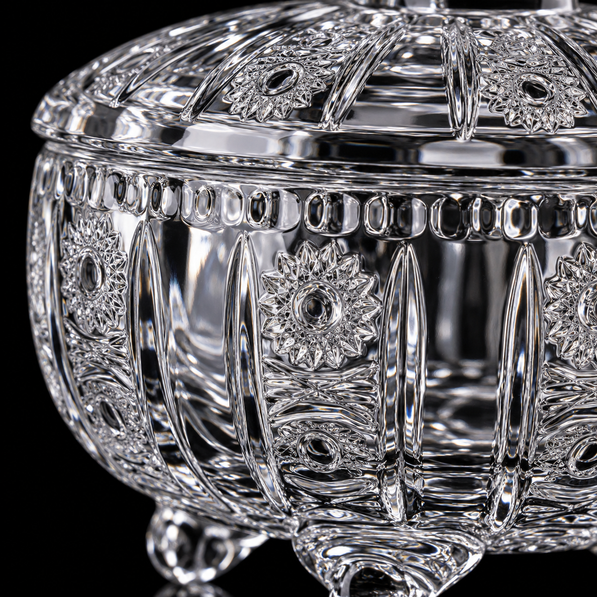 B-132 candy bowl rosette cut close-up