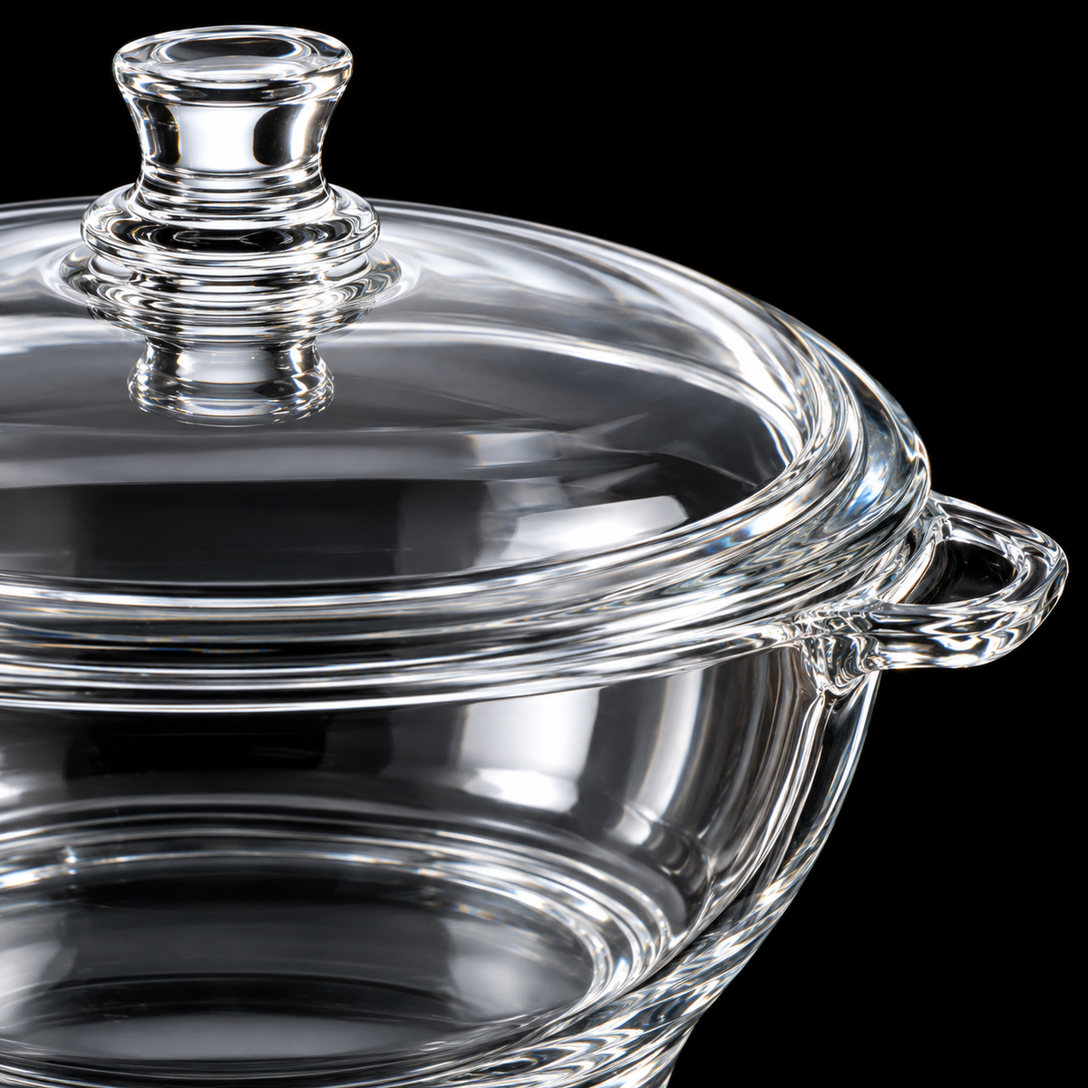 Close-up of the casserole lid knob and handle