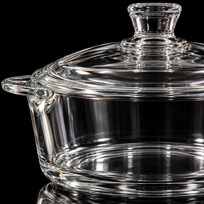 Tempered glass casserole with lid detail