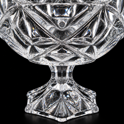 Close-up of the diamond cuts and hexagonal foot