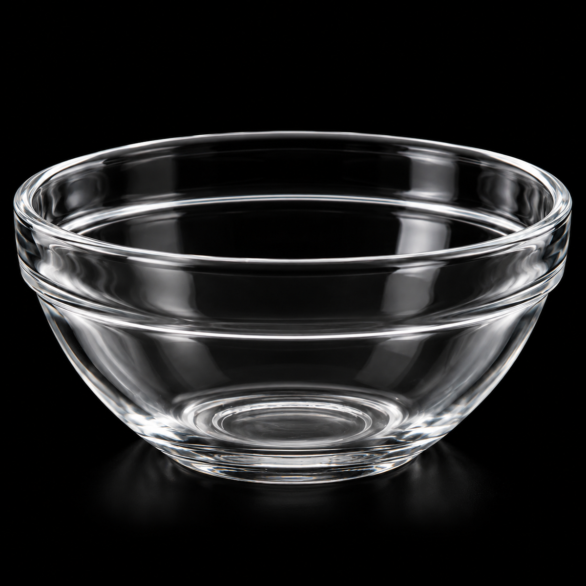 Close-up of the clear glass bowl rim
