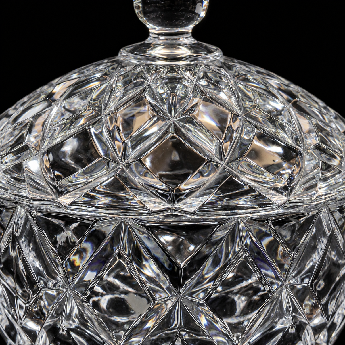B-904 candy bowl diamond cut close-up