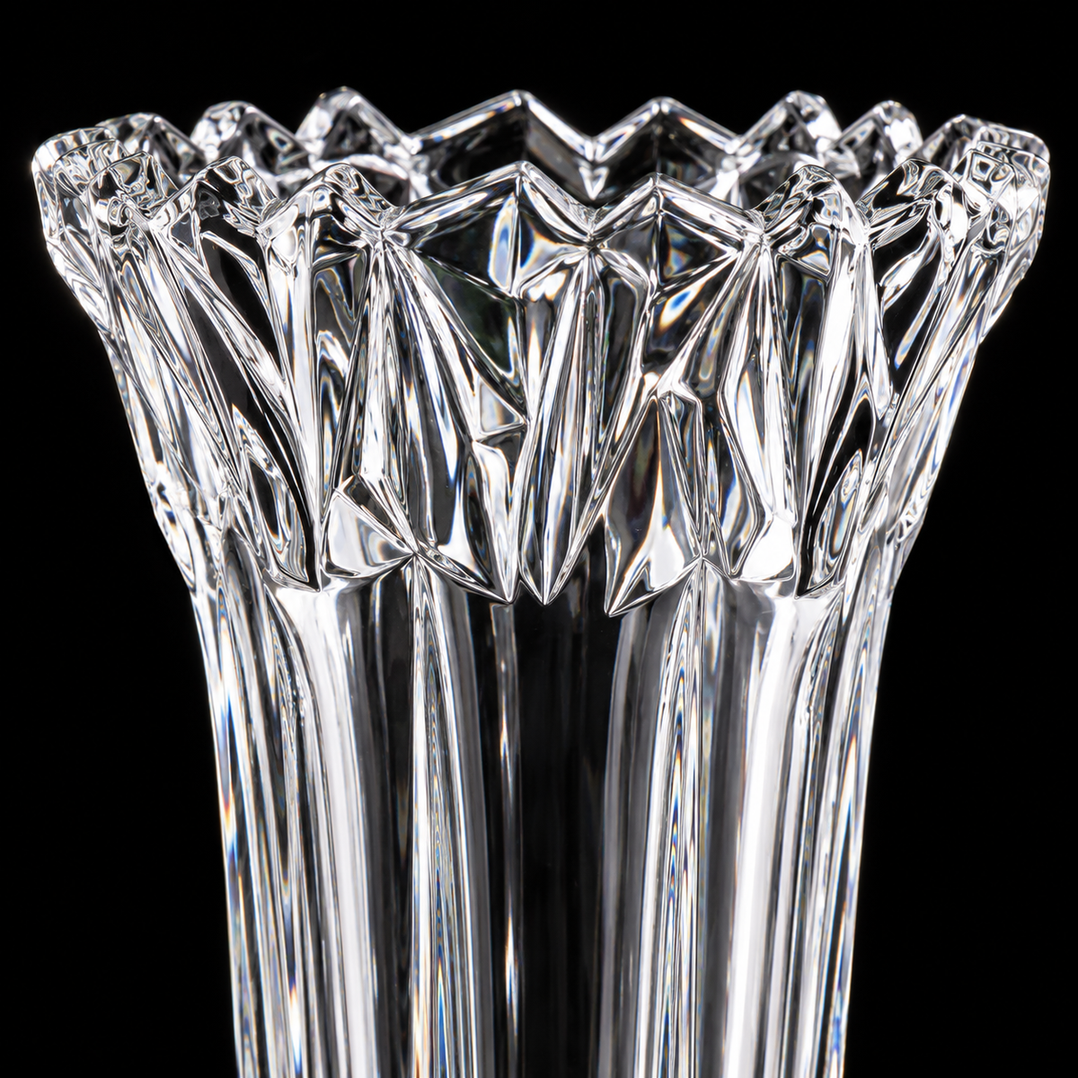 Close-up of the jagged crystal rim