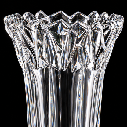 Close-up of the jagged crystal rim