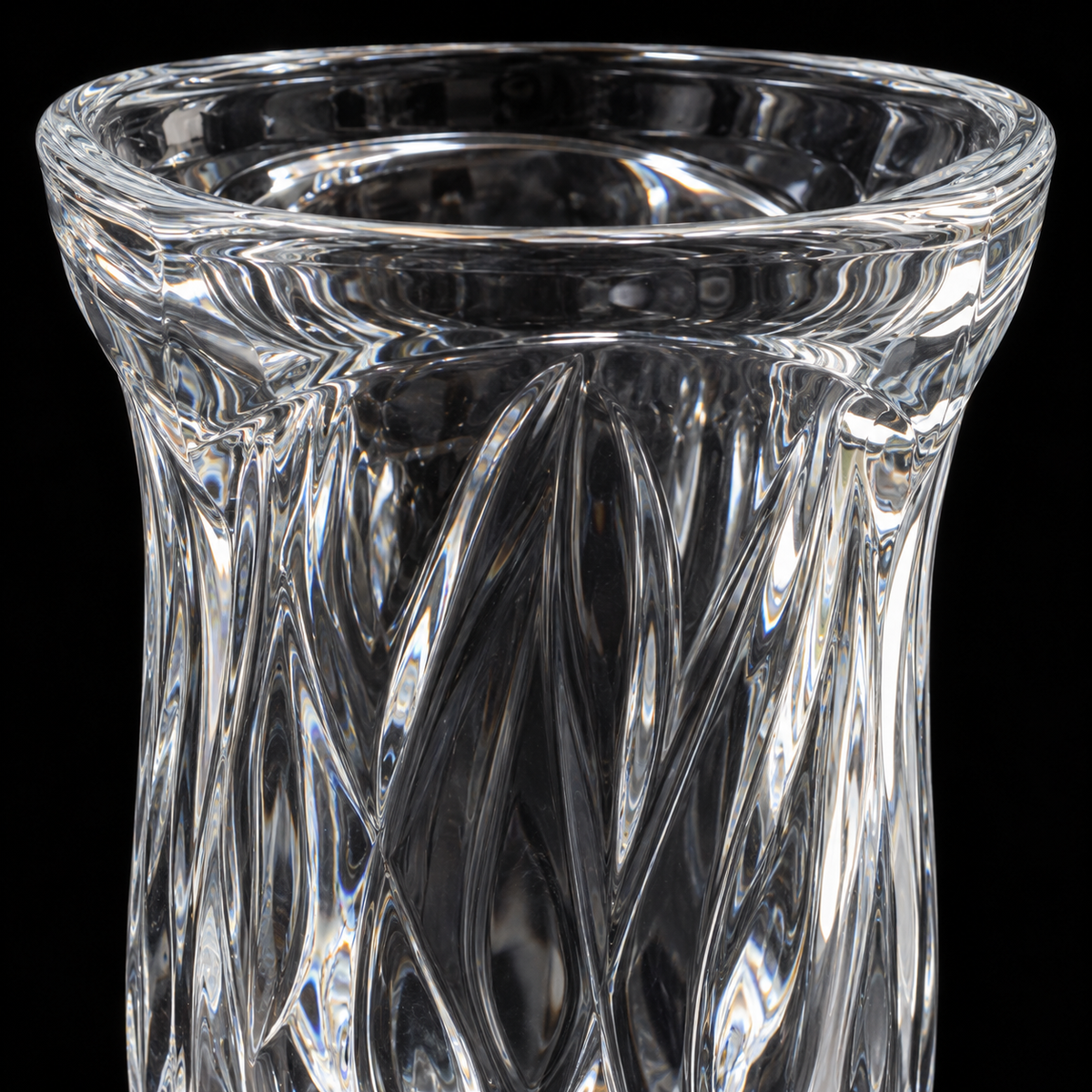 F-218 Flower Vase close-up of swirl crystal rim