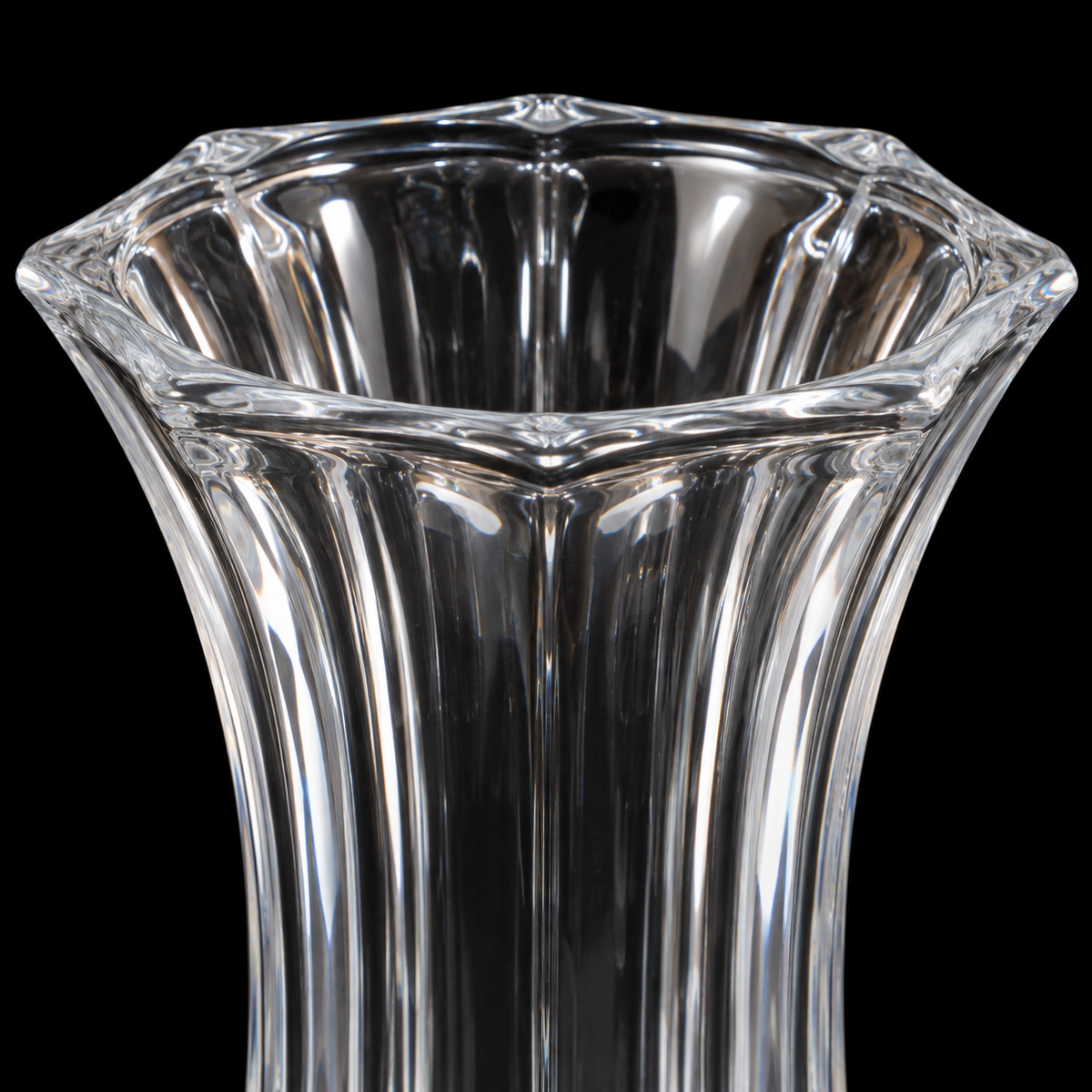 F-219 Crystal Flower Vase close-up of octagonal rim