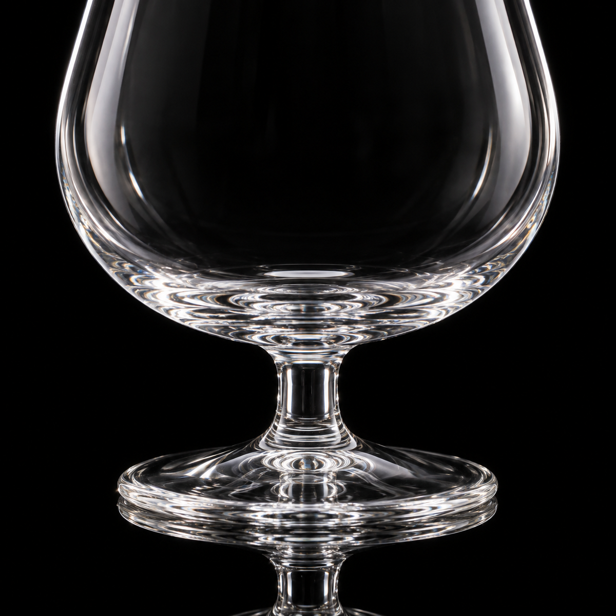 Close-up of snifter bowl, stem and foot