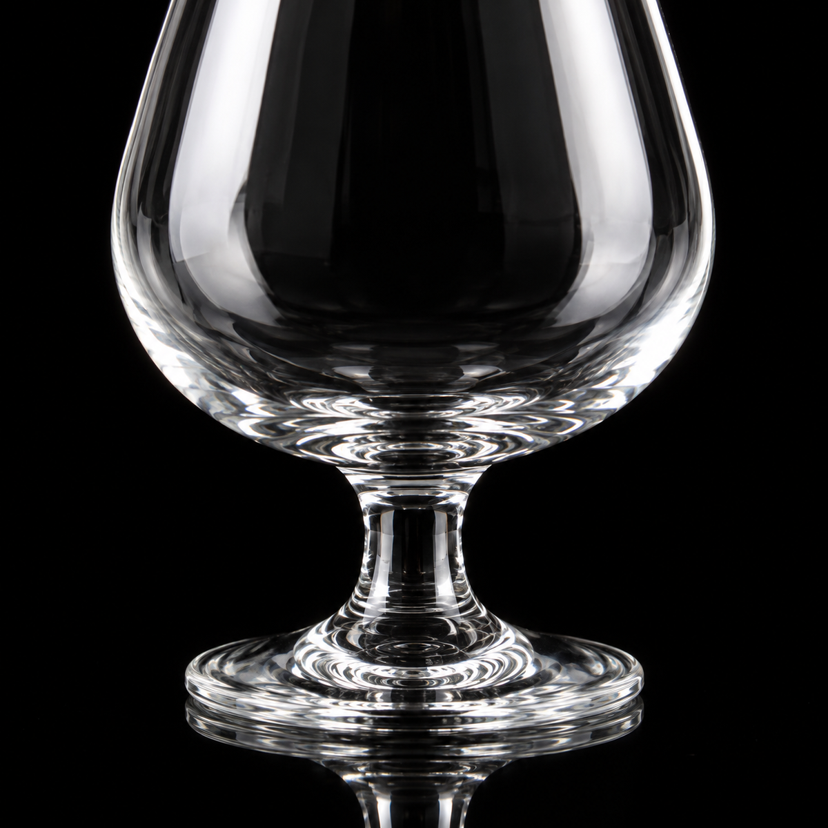 Close-up of snifter bowl, stem and foot
