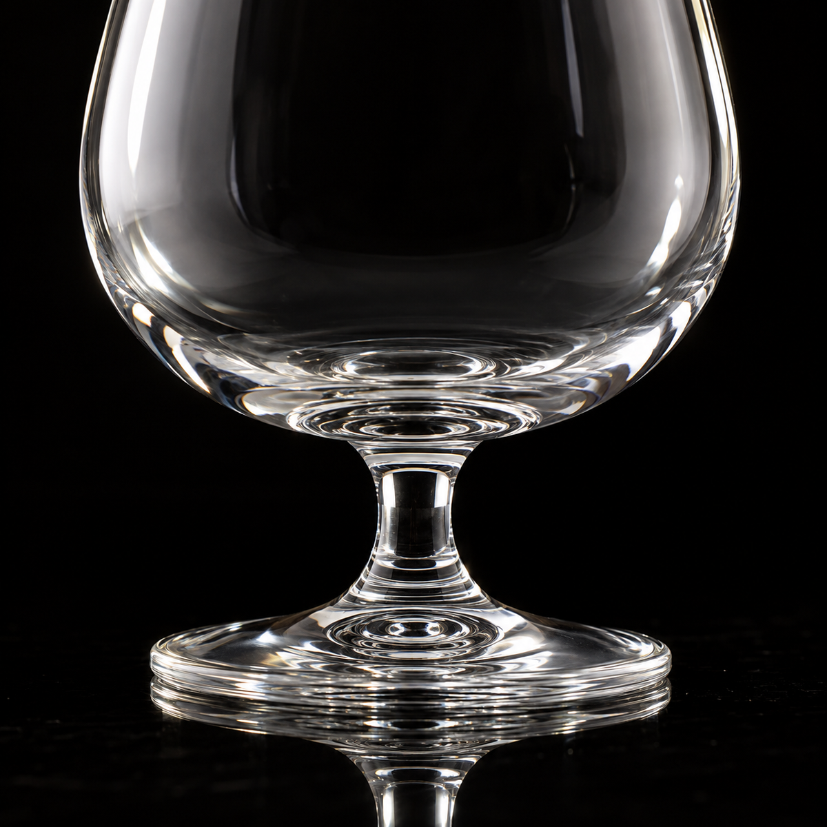 Close-up of snifter bowl, stem and foot