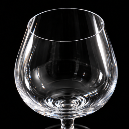 Close-up of the thin snifter rim