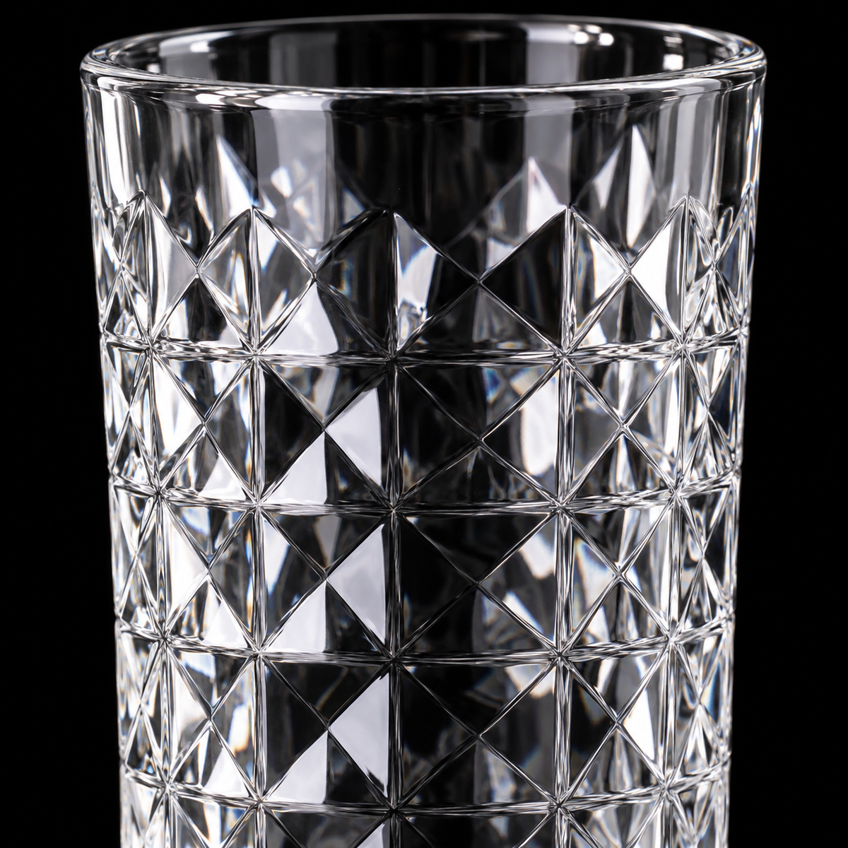 Tumbler diamond pattern close-up