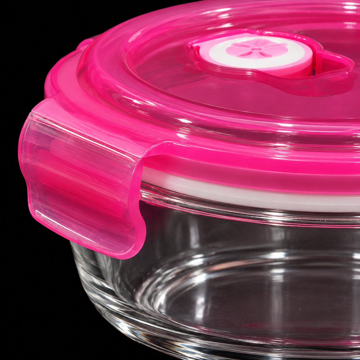 K-110 Round Glass Food Container close-up of locking clip and vent