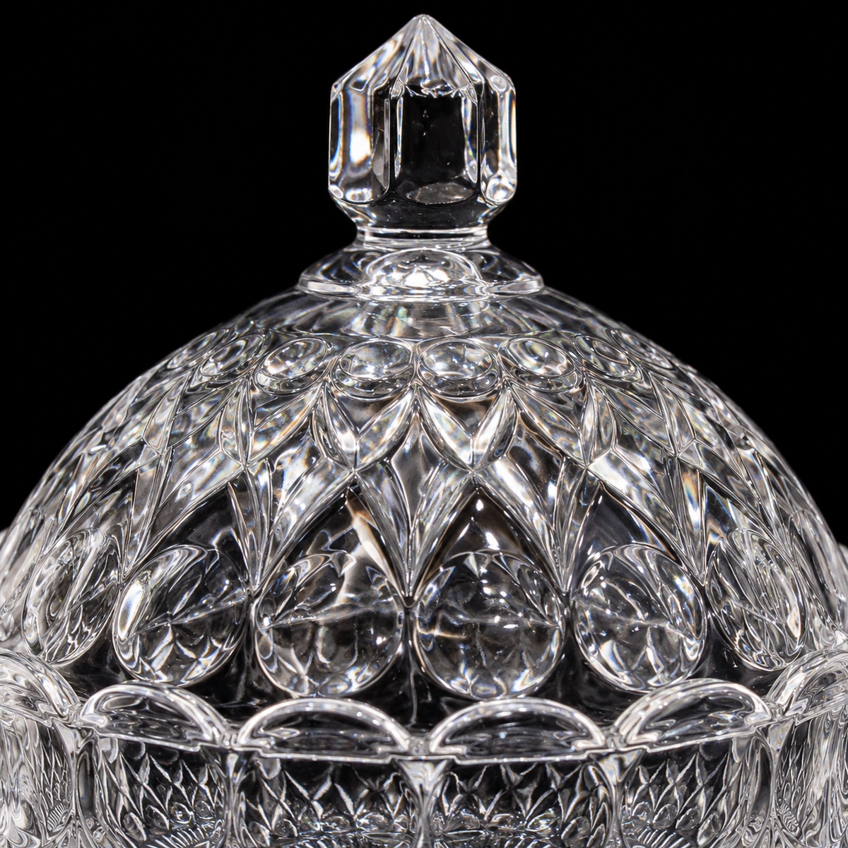 Crystal candy bowl lid close-up