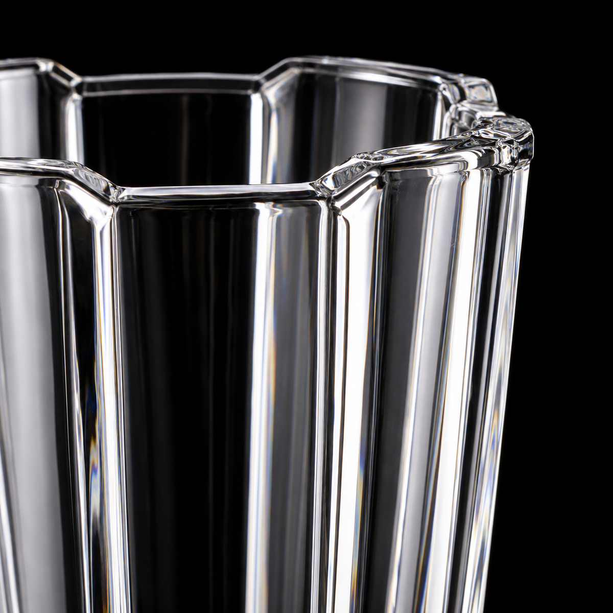 Crystal vase rim close-up