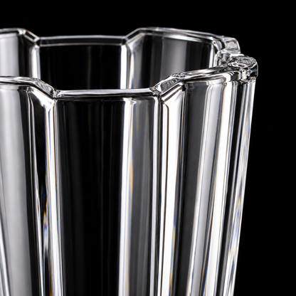Crystal vase rim close-up