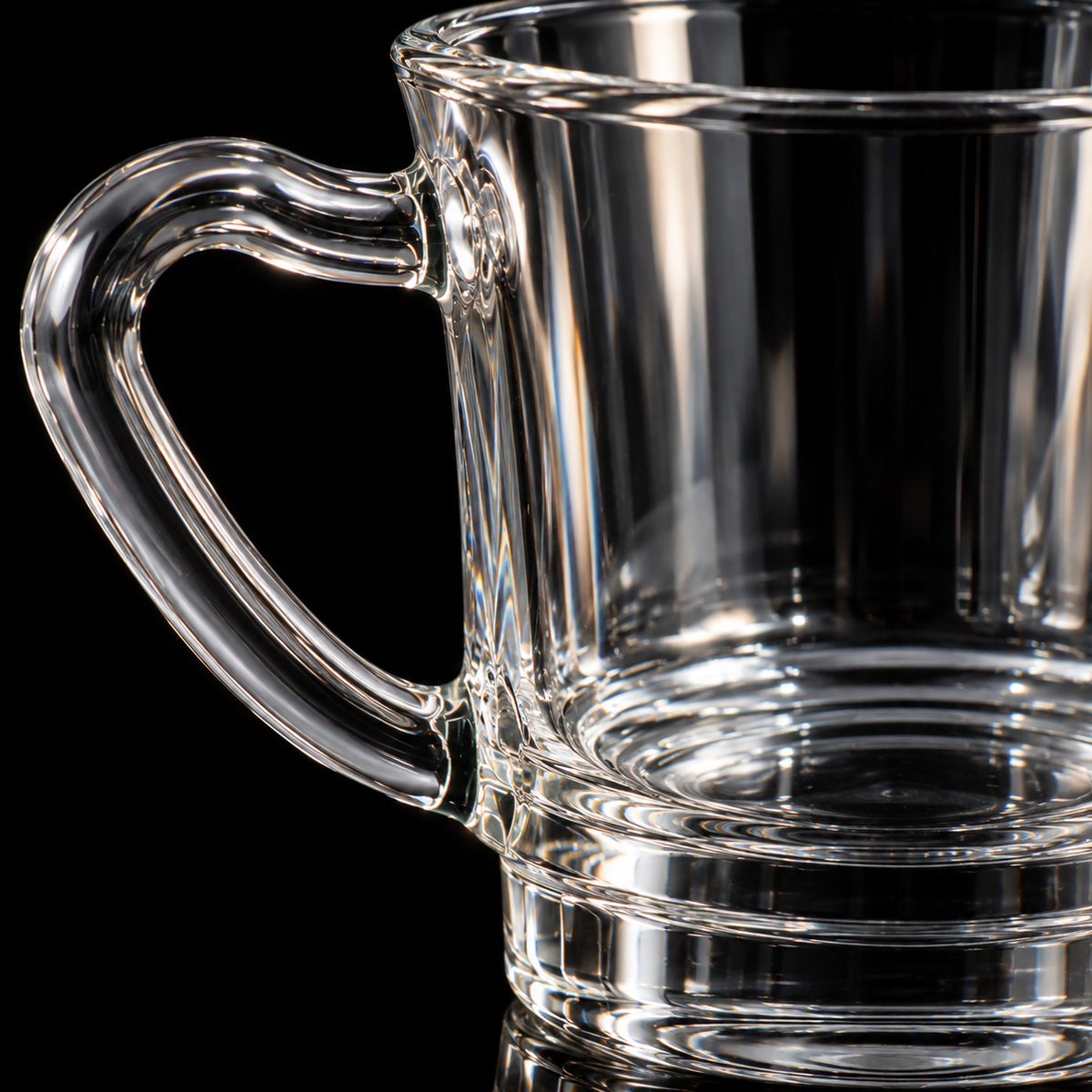 Clear glass mug detail