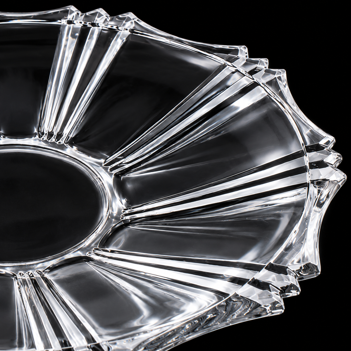 Close-up of the ribbed glass rim