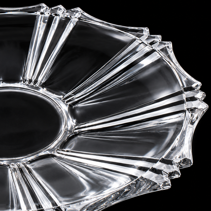 Close-up of the ribbed glass rim