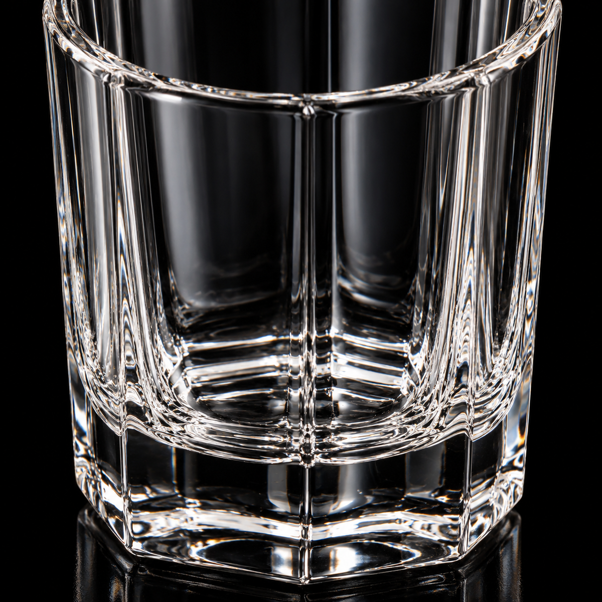 Octagonal glass highball tumbler detail